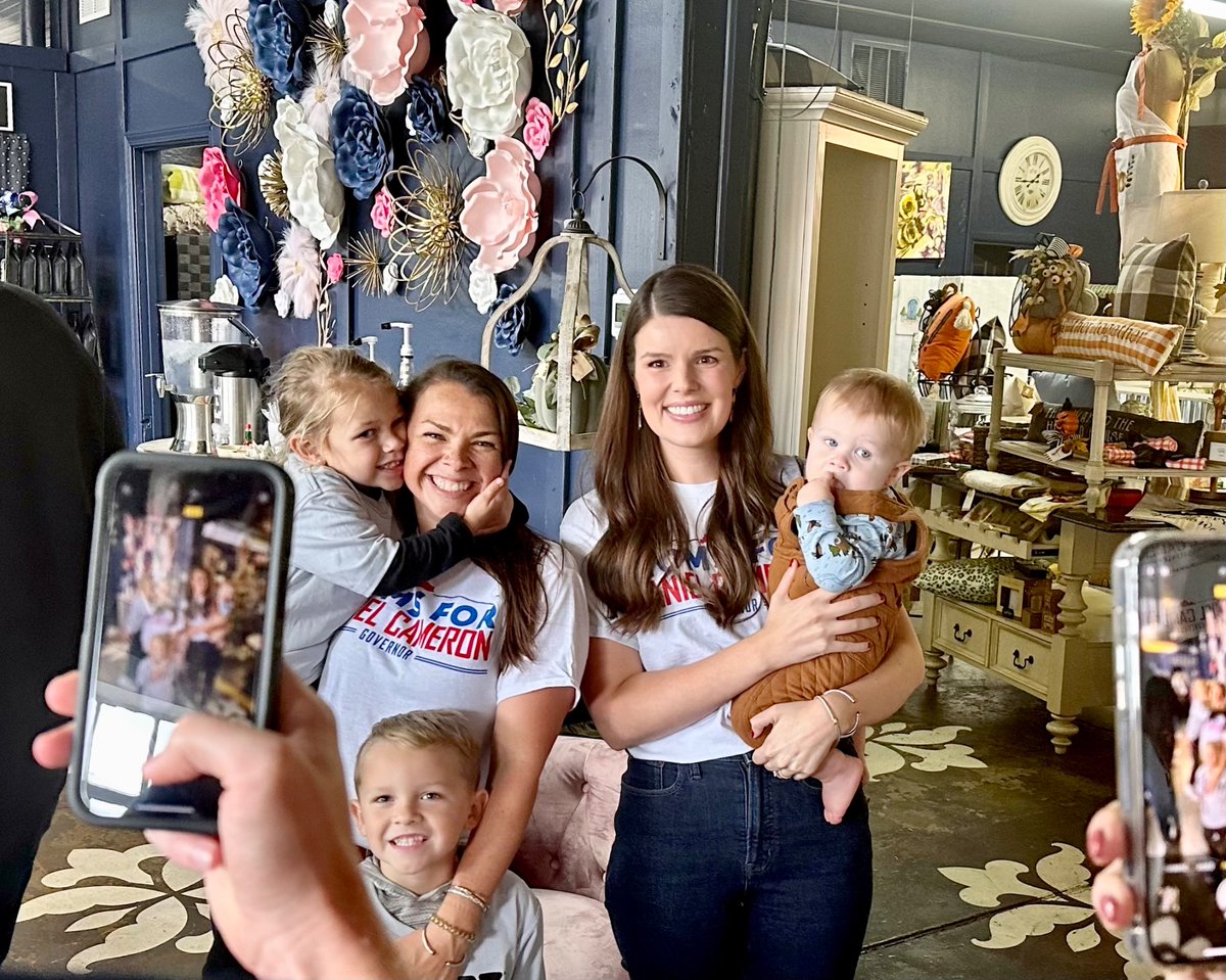 makenzecameron's tweet image. 🗳️✨ Oldham and Bullitt Counties know we need Daniel as the next Governor of Kentucky! 

All Americans right now are desperate for change, but Kentuckians are the only ones with an opportunity this November to actually do it!