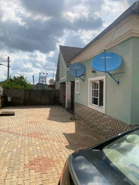 RealtorAbuja's tweet photo. 3-bedroom bungalow in Police Estate, Gwarinpa Extension, for sale at 45 million. https://t.co/SCD0RlLiXN