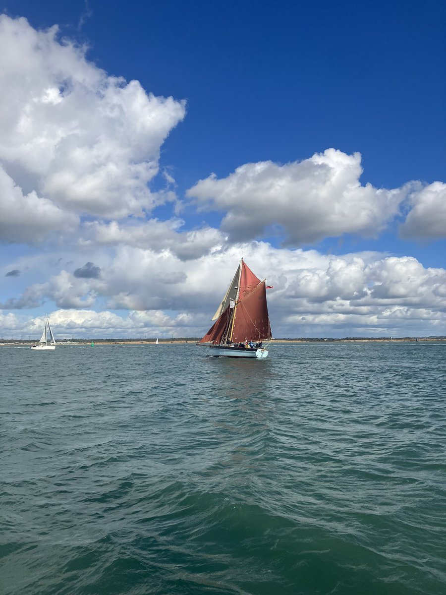 ResearchthePast's tweet photo. Lovely sight sailing past us today #GoldenVanity @FirstClassSail @NatHistShips #Solent https://t.co/mtNKe8qEOE