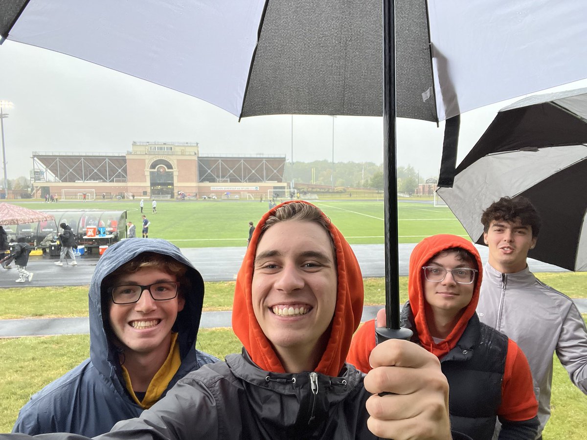 Stopped and braced the weather to watch <a href="/ONU_Soccer/">ONU_Soccer</a> take on JCU! #bearssupportingbears #LehrCup