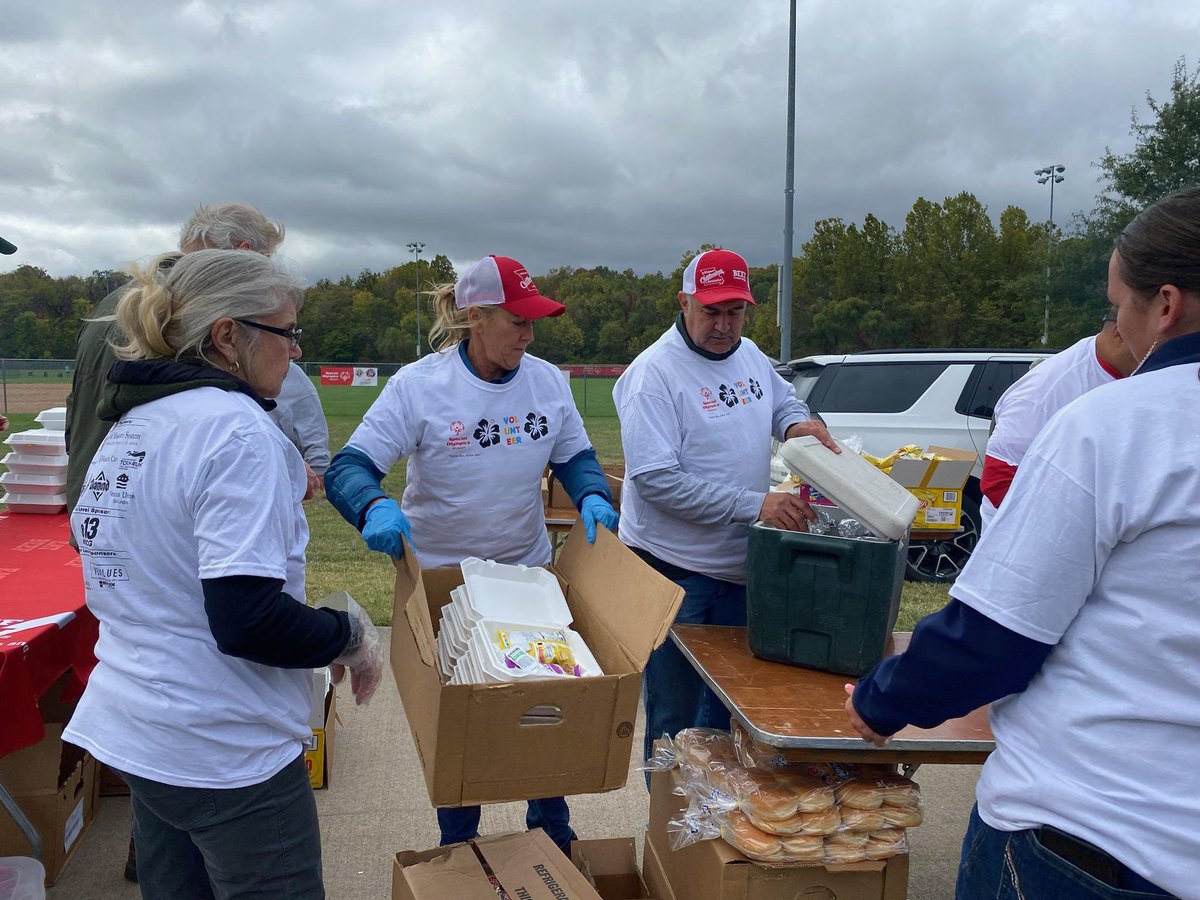 FirstLadyKehoe's tweet photo. Thank you to all of the volunteers who helped us serve #MOBeef to @SOMissouri athletes and families today! https://t.co/MV1XTU87tG