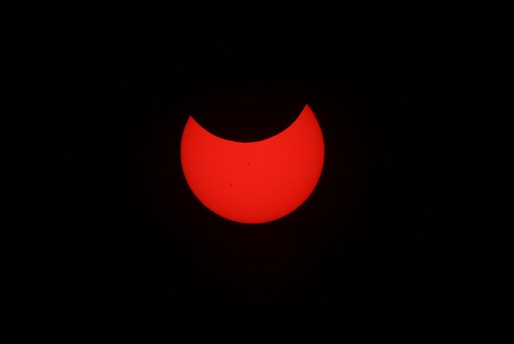 canalhabana_cu's tweet photo. y además, unas imágenes del #Eclipse2023 en #México🇲🇽, nación donde el fenómeno alcanzó el 90 por ciento de oscurecimiento.
📸 @infobae
#EclipseSolar #EclipseAnular2023 #eclipse #LaHabana #CanalHabana https://t.co/WtOgD0DP3A