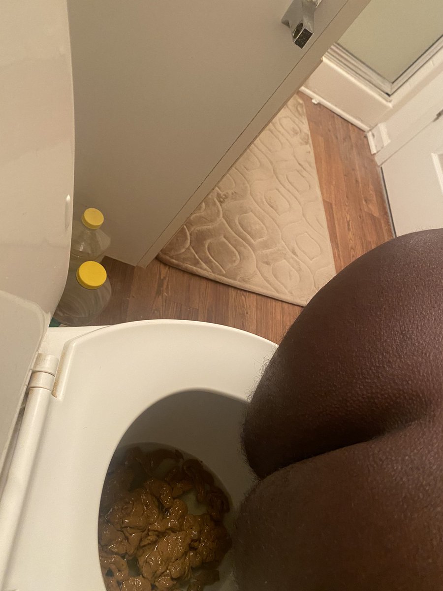 shrnk96's tweet photo. #pooping #dookiebooty #shittyass #shittybooty #loosebowels #doodooing late night eating and early morning coffee = blowing up the bathroom… it was stank … https://t.co/4UB8ll6uoc