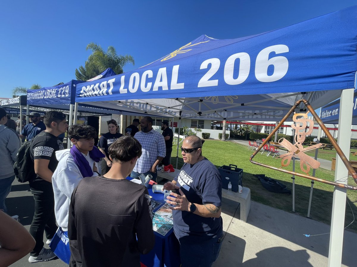 SD_BldgTrades's tweet photo. 🛠️ What an amazing event! 🏗️ Our affiliate unions were thrilled to have inspired the next generation of union trade workers at the 8th Annual College & Construction Trades Fair at Castle Park High School! 🔨📚 #BuildingTheFuture #SkilledTrades #ConstructionFair https://t.co/h2QhbVxxpk