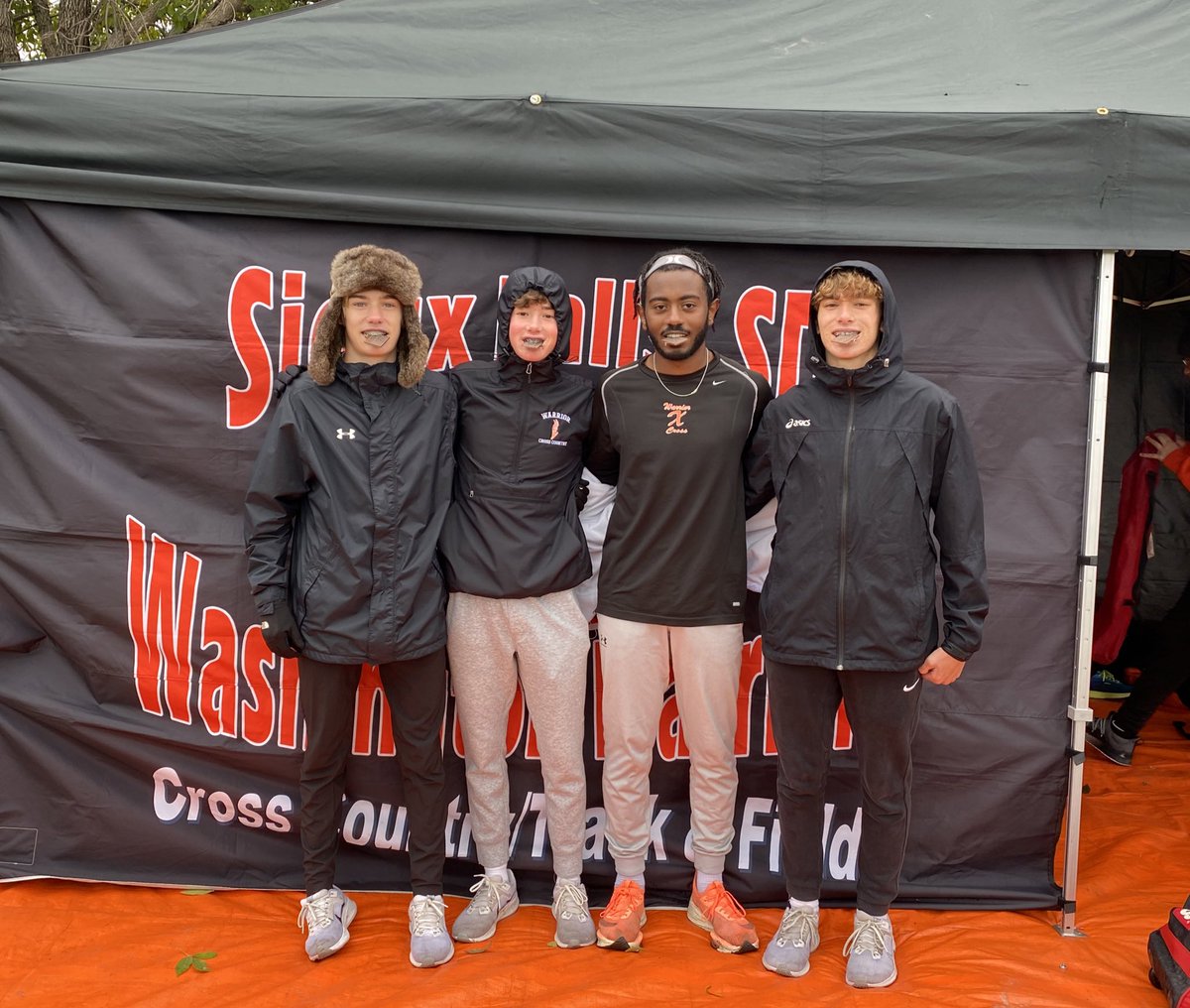 SFWashington_xc's tweet photo. Metro conference highlights:
BV- Team 2nd-Cole R 3rd, Emran A 11th, Griffin M 12th, Ben Parsons 14th

GV- Team 5th- Ansley B led the girls

BJV Team 2nd- Kory Klein 1st, Brayden R 6th, Landon D 8th, 

GJV Anastasia K led the girls 

https://t.co/VMev2D39cG https://t.co/Dt979LlPDg