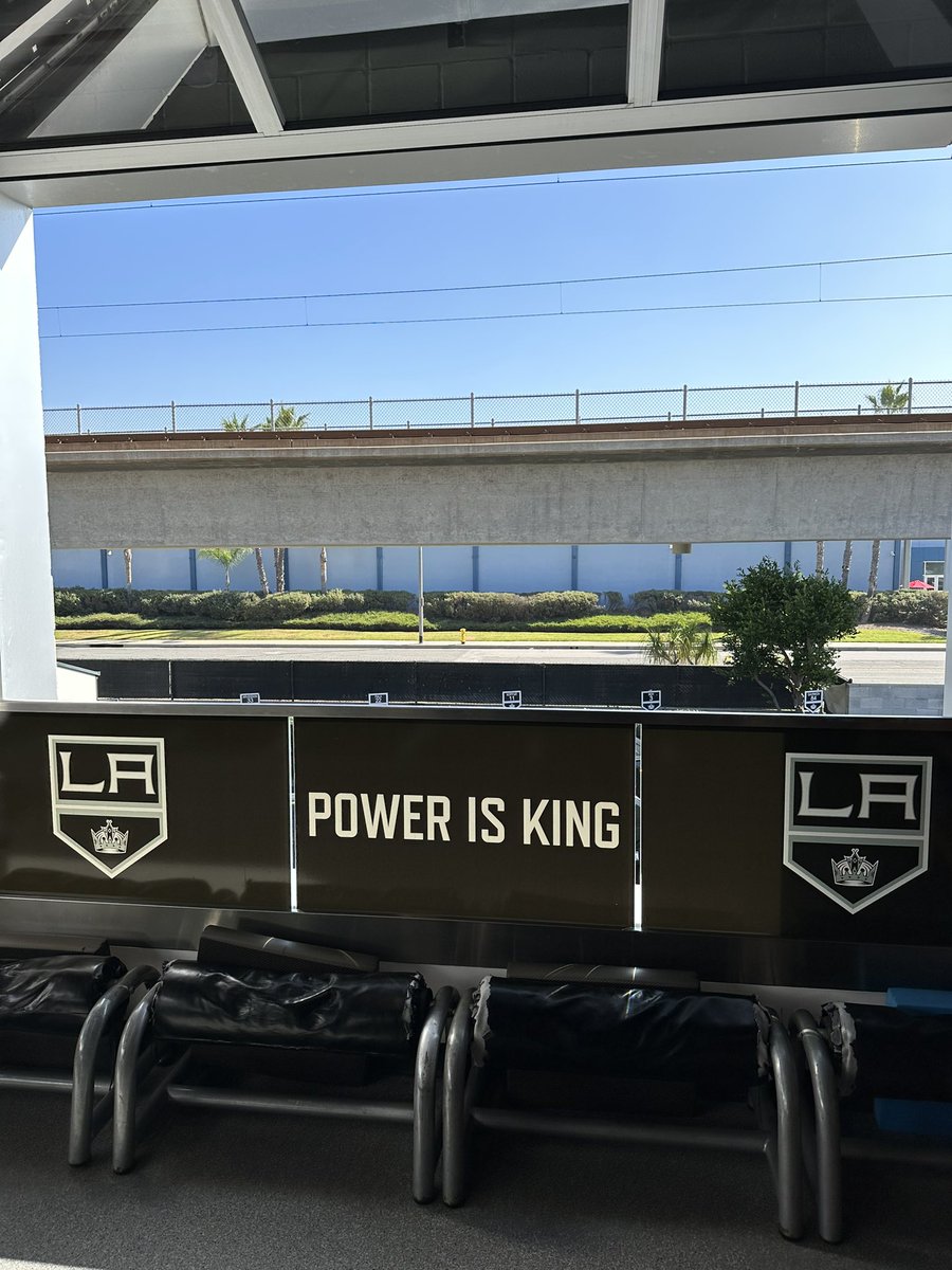 CarRobRod's tweet image. Excited to start my third season with @LAKings! Big game tonight. #GKG