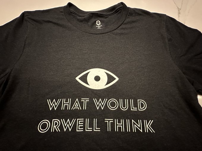 maffa_cute's tweet photo. Loving my new T-shirt #Elonmusk https://t.co/5Kq2XcmP8d