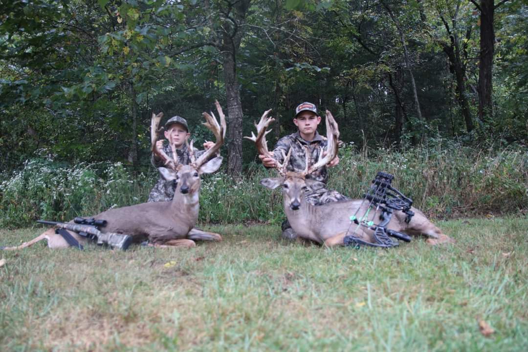 Oak Creek is one of the best places in the country for family hunts!

 #bestdeerhunts #huntofalifetime #oakcreekexperience #oakcreekgiants