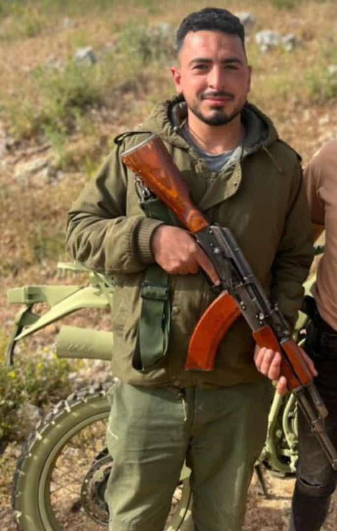 بمزيد من الفخر والإعتزاز، تزف المقاومة الإسلامية الشهيد المجاهد علي يوسف علاء الدين "جواد علي" من بلدة سحمر البقاعية، والذي ارتقى أثناء قيامه بواجبه الجهادي.