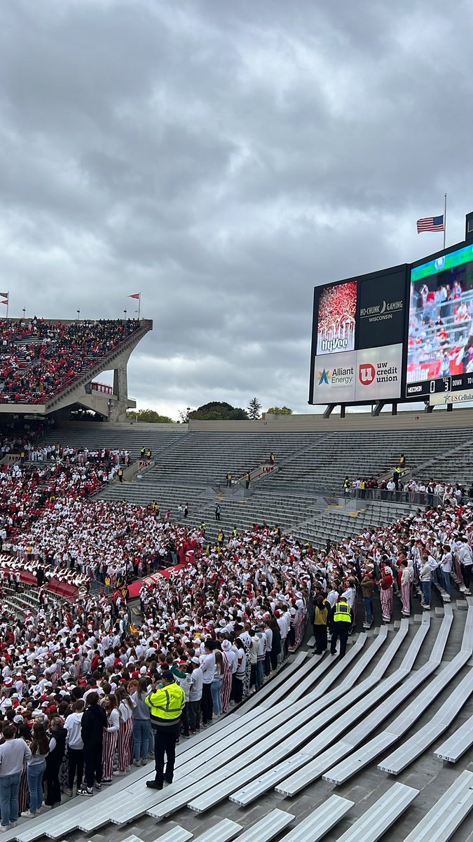 ColeDidomenico's tweet photo. Take that back… camp randall is empty. Bad sign #letscover https://t.co/bAiZTMFSLe