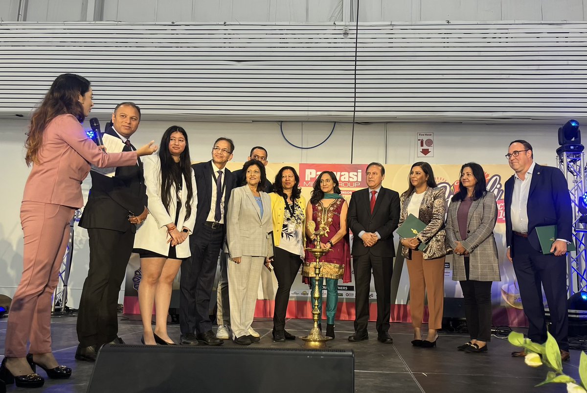 AnitaAnandMP's tweet photo. An exciting afternoon at Parvasi’s Inaugural Diwali and Mela Trade Show with business professionals from South Asia &amp; Canada. Today was all about sharing ideas, collaborating on business ventures and strengthening trade relations. So many booths with so many vendors! https://t.co/QvyEoI6Yn2