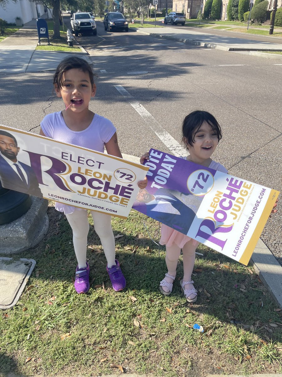 LeonRoche4Judge's tweet photo. Future voters want you to vote #LeonRocheForJudge 💛💜 https://t.co/wNYAKbJbfM