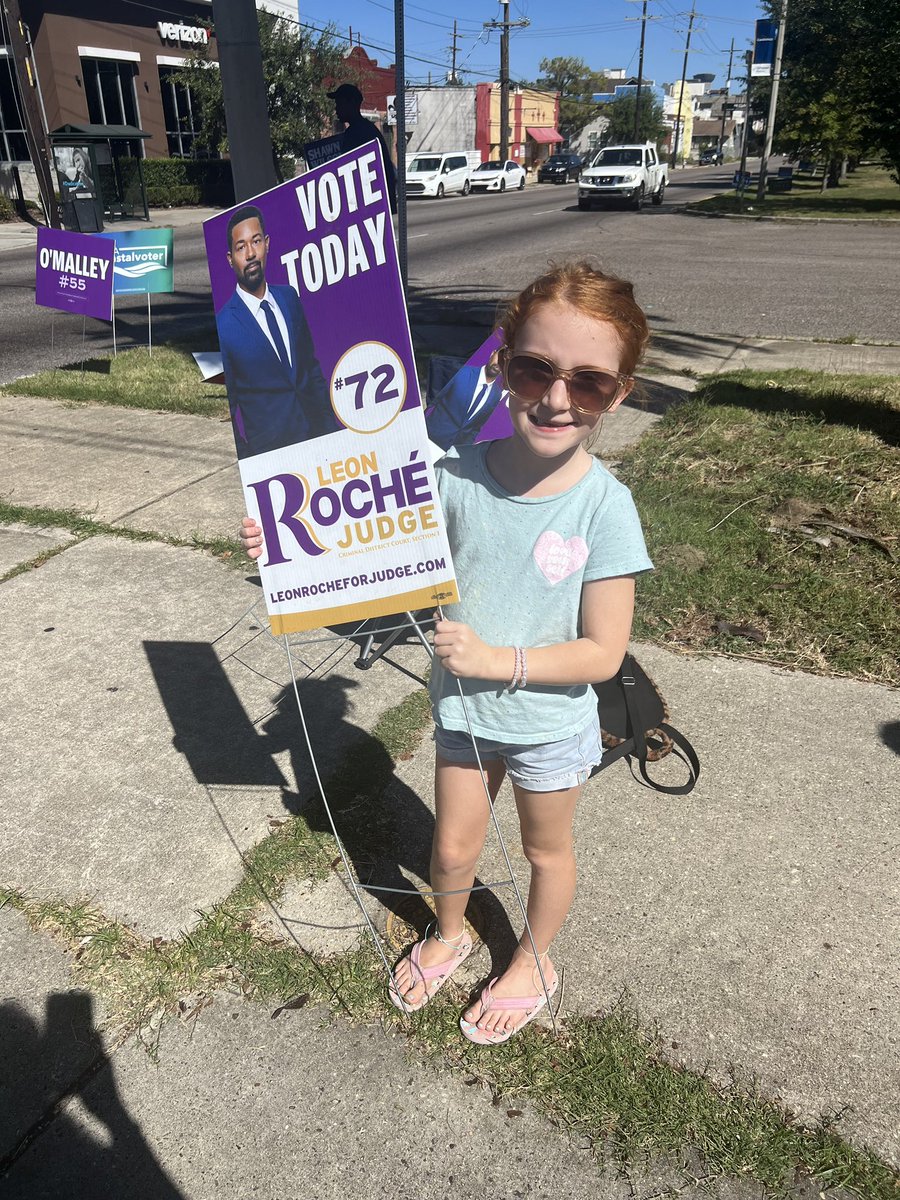 LeonRoche4Judge's tweet photo. Future voters want you to vote #LeonRocheForJudge 💛💜 https://t.co/wNYAKbJbfM