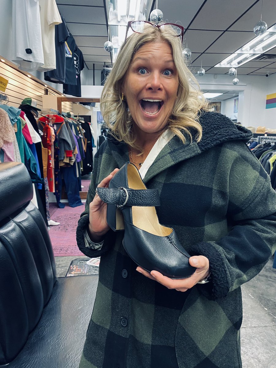 du_journey's tweet photo. Wendy found some sexy shoes for NYC!

#Shoefetish #CanadianQoS https://t.co/RTKX9w8GsC