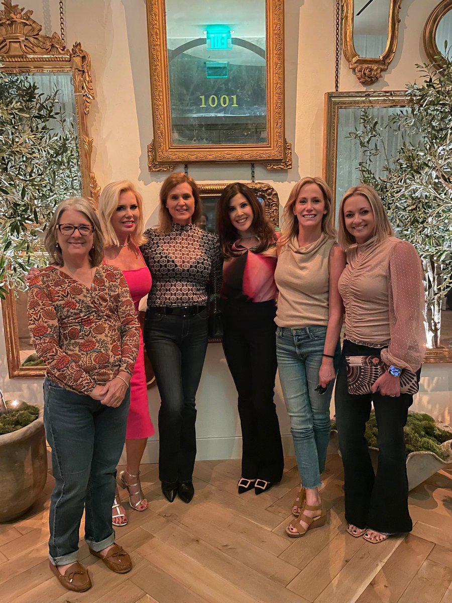 motleyliz7's tweet photo. Girls just want to have fun ✨🪻💖🍷 https://t.co/7GRIAyl8M0