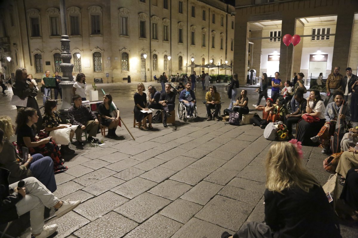 🗓 DAY3
19:00 || 22:00
Piazza Sant’Oronzo

BARBONAGGIO TEATRALE COLLETTIVO
A cura di Nasca Teatri di Terra di <a href="/IppolitoChi/">Ippolito Chiarello</a>

📸>> flic.kr/s/aHBqjAYm9M
Ph: Paride De Carlo

#CSF2023 #CSF10 #sulfuturo #weareinpuglia #lecceinscena #futura #lapugliaperlaparita