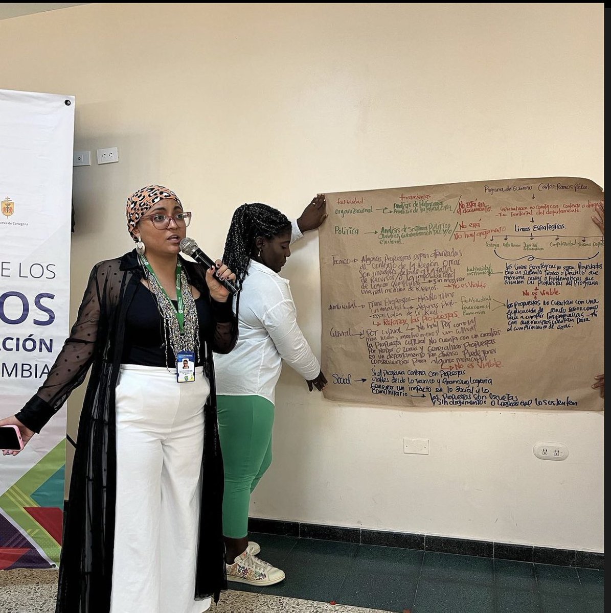 ccncolombia's tweet photo. Diálogos en #Cartagena con algunos líderes sociales, y agentes de pastoral social. Se expusieron herramientas que permitan un control para cumplir con los programas propuestos por líderes que aportan a la construcción de la #Paz y la #reconciliación 🕊️. https://t.co/Z18SJsoyBM