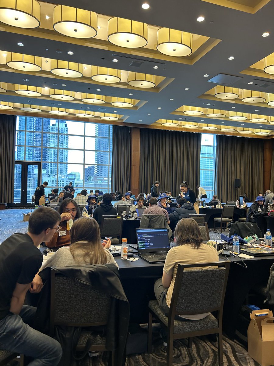 Great group of college and CEGEP students at Bell Geekfest 2023 in Montreal today! Excited to see their submissions.