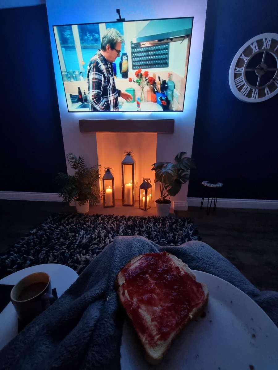 Tea with jam on toast is a top tier supper.