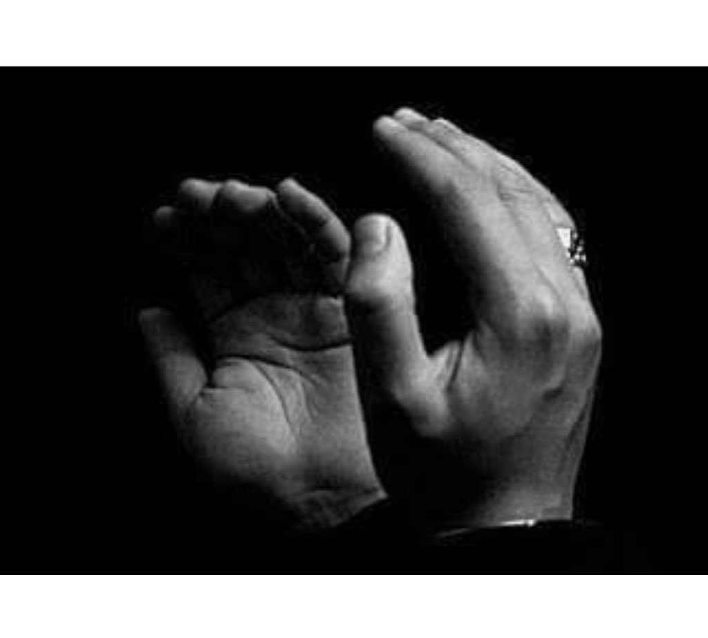 Rasulullah'ın -sallalahu aleyhi ve sellem- tavsiye ettiği bir dua:

“İnsanlar altın ve gümüş biriktirdiği zaman sizler de şu kelimeleri biriktirin:

“Allah’ım! Senden, dinde sebât göstermeyi, doğruluk üzerine kararlı olmayı, nimetine şükretmeyi, sana güzel ibâdet etmeyi isterim.>