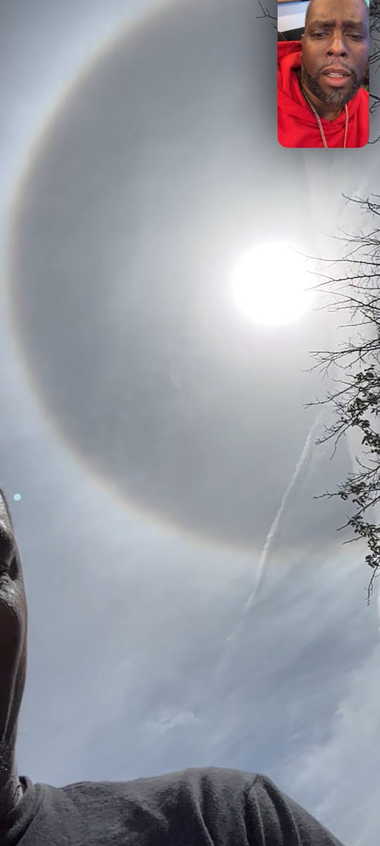 TpsStudio's tweet image. 🤔 what is behind the sun ??? recorded yesterday, thought is was the phone reflecting but with naked eye so it as well #Eclipse #nibiru