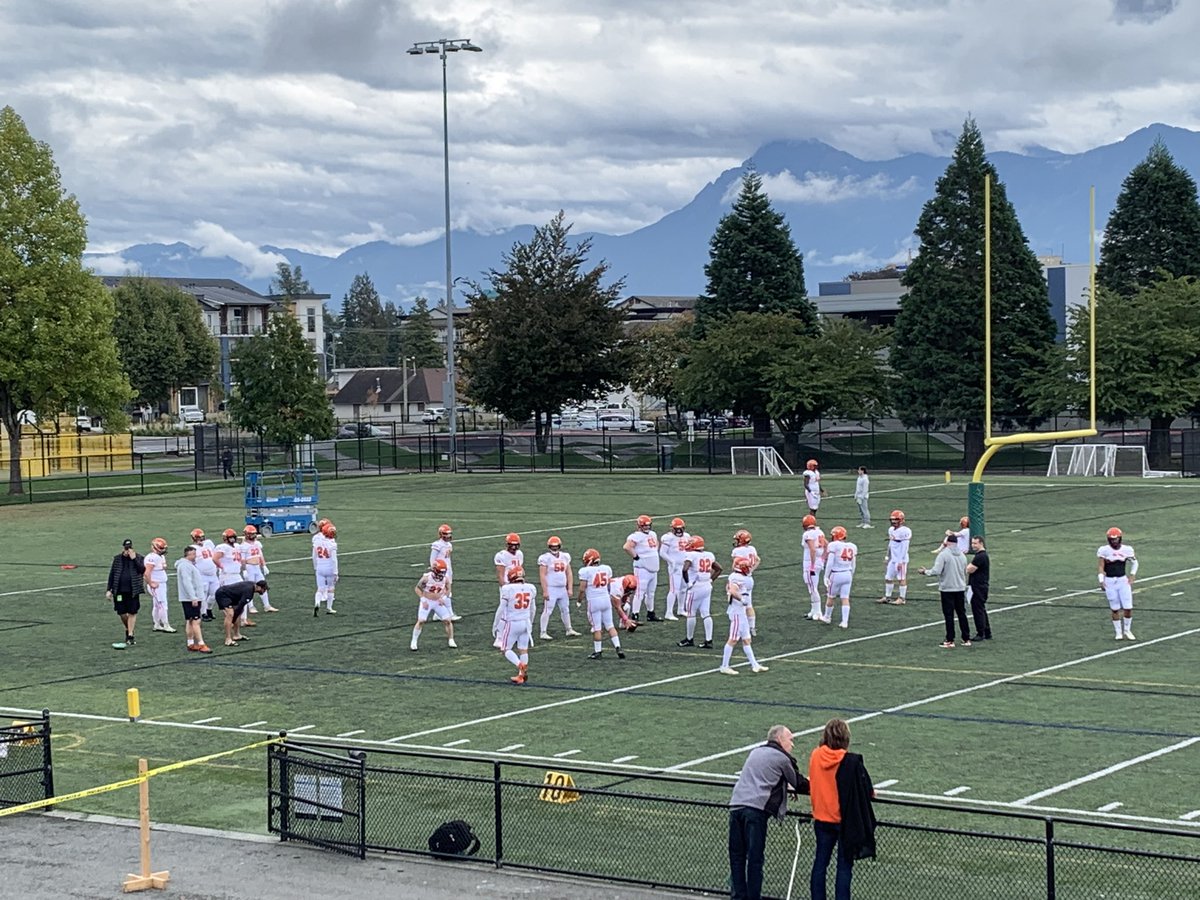 Pre-game warm-up for <a href="/okanagan_sun/">Okanagan Sun</a> vs <a href="/GoValleyHuskers/">Valley Huskers</a> at Exhibition Field <a href="/BCFC_Media/">BCFootballConference</a> football. #herecomesthesun