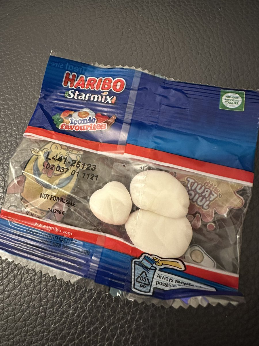 steph11afc's tweet photo. @HariboUKI_  3 sweets! 3! 😫 unopened and sad 😭 https://t.co/S9TP2bS9tb