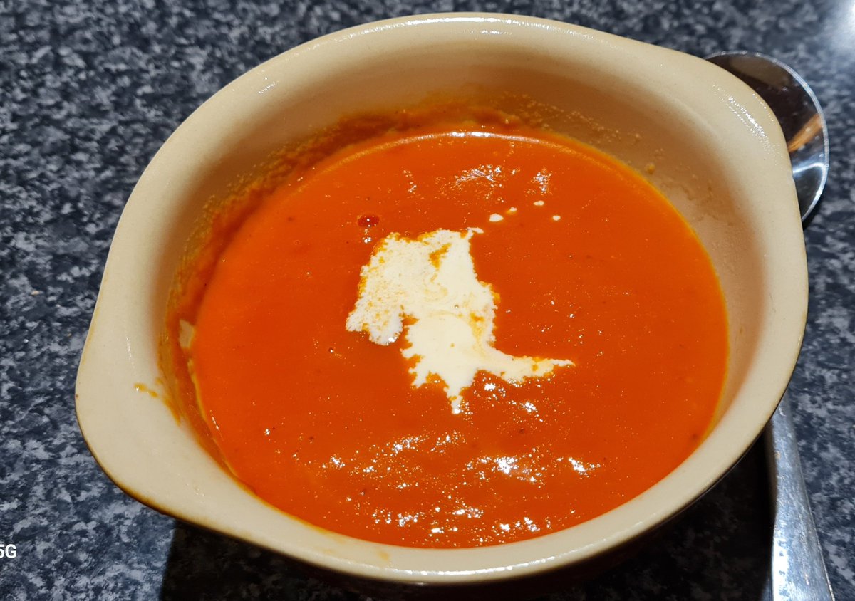 no1sunkfarmer's tweet photo. Oh and i also got the tomato soup done too.
#fromthistothis a taster and a portion apiece for tomorrow's lunch. #cookinfarmer https://t.co/OcGAaYrXKE