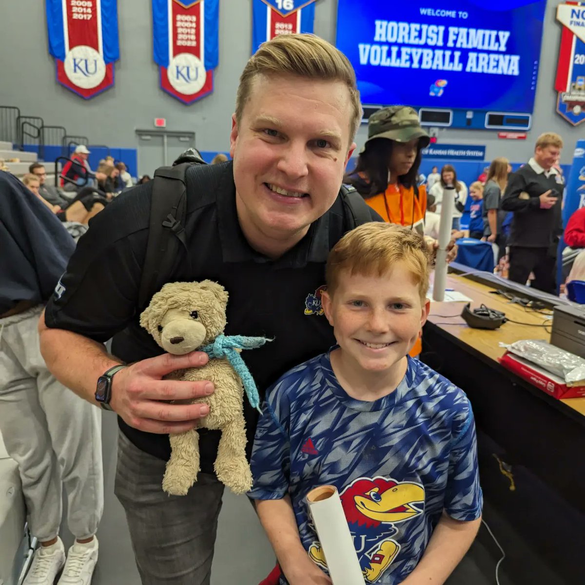 DaniLybarger's tweet photo. Thanks @KUVolleyball for being sports and getting your picture taken with my class "pet". My kids will love it! https://t.co/zd0xh8LUxx