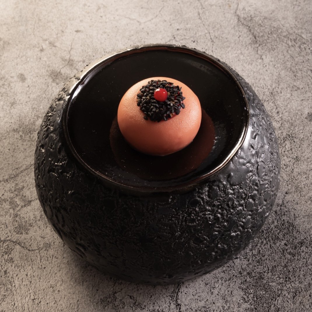 Marcelwurster's tweet photo. The Rock black

#inspiration #pastrychef #dessert #friandises #friandise #sweet #pastry #tea #coffee #food #chef #cheflife #chefsplate #nextlevel #taste #marcelwurster https://t.co/hJ00IPbhM3