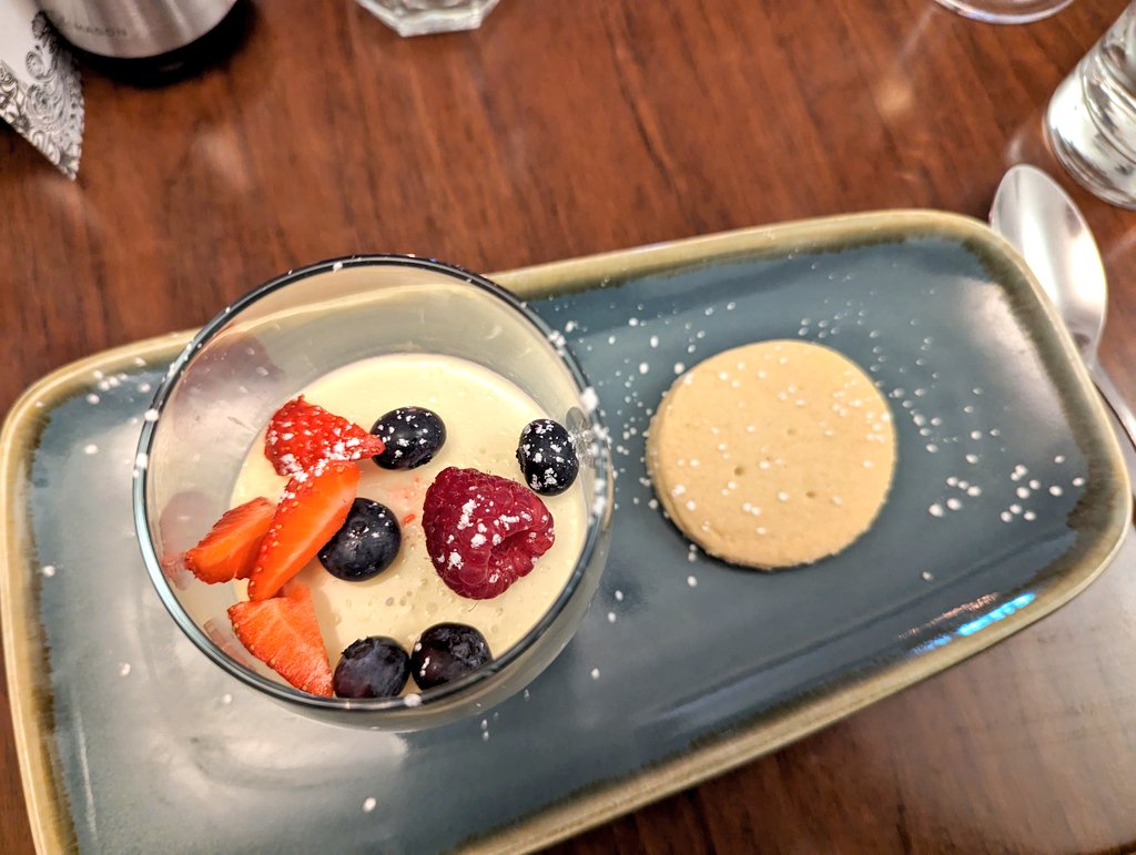 Enjoyed excellent food and service this evening at the cute and cosy <a href="/PendletonsIOW/">Pendletons</a> restaurant in #Shanklin. It's always lovely to discover and support great independent eateries like this when travelling around the country! #IsleofWight