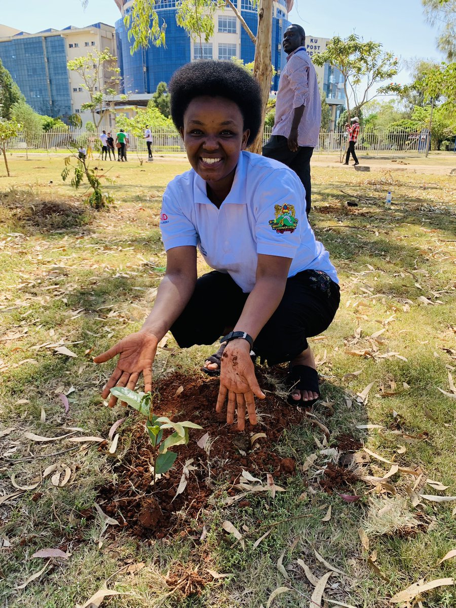 I’m honored to attend tree planting activity as Yali Cohort 53 participant.

Let’s together create green, clean and healthier environment. 

#EnvironmentConservation
#ClimateSustainability