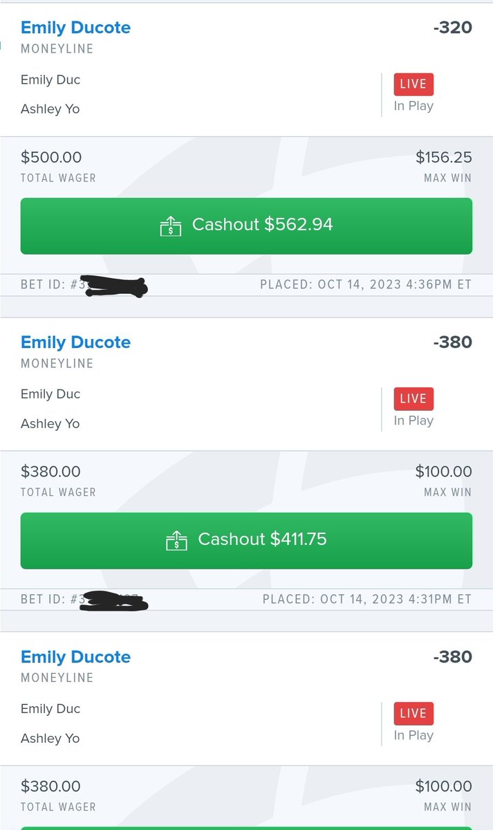 MrElectricute's tweet photo. Live lines made no sense on #Ducote. Dropped to -320 in the 3rd round.
Felt that was an easy 30-27 for Ducote. https://t.co/NLQtexfXAd