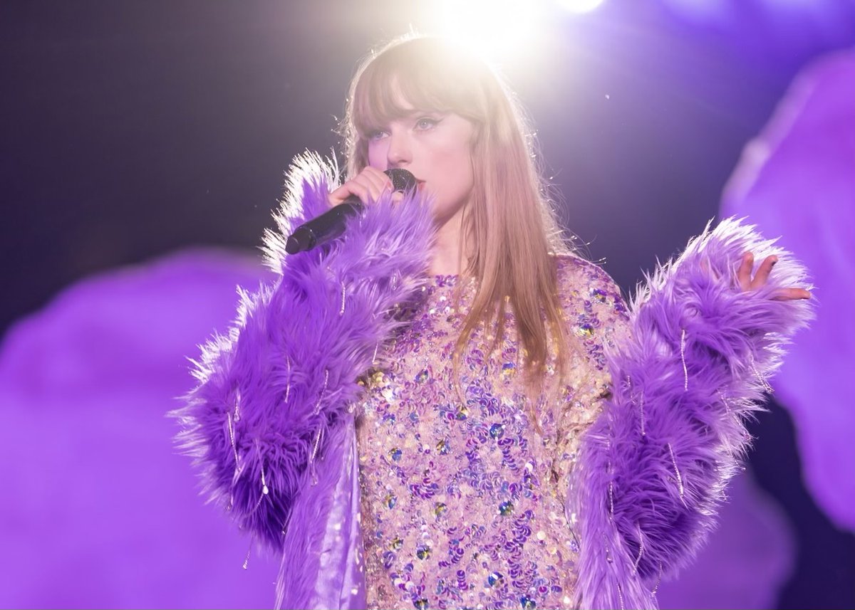 📝| Forbes calls Taylor Swift the most powerful person on the planet and talks about how she makes people feel seen: 

"When the most powerful, famous person on the planet is talking about their life and it sounds a lot like how you feel and what you experience, you feel seen and