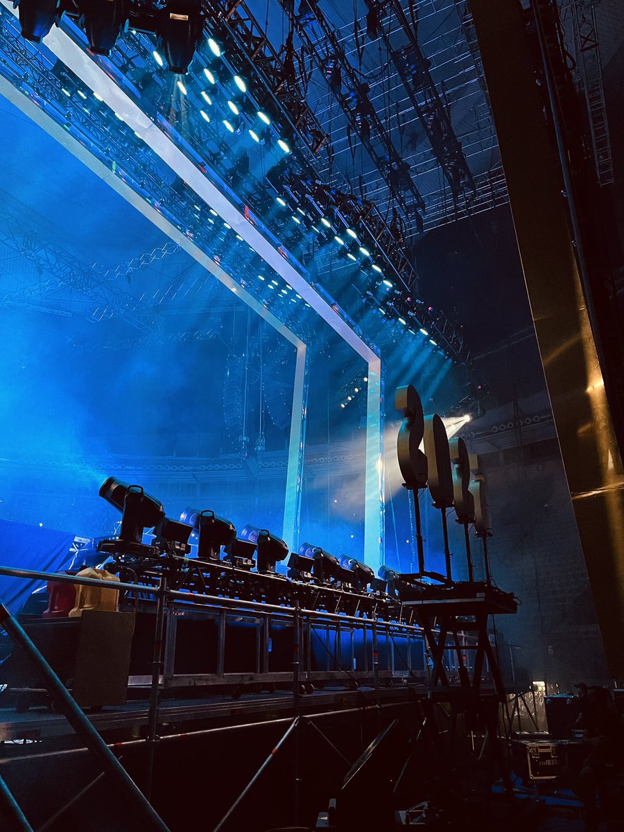 LiamAstonTech's tweet photo. Back home from a busy month touring Europe with @5SOS to finish off their world tour. Now for my own bed!🪫 https://t.co/ojVcvukdQj