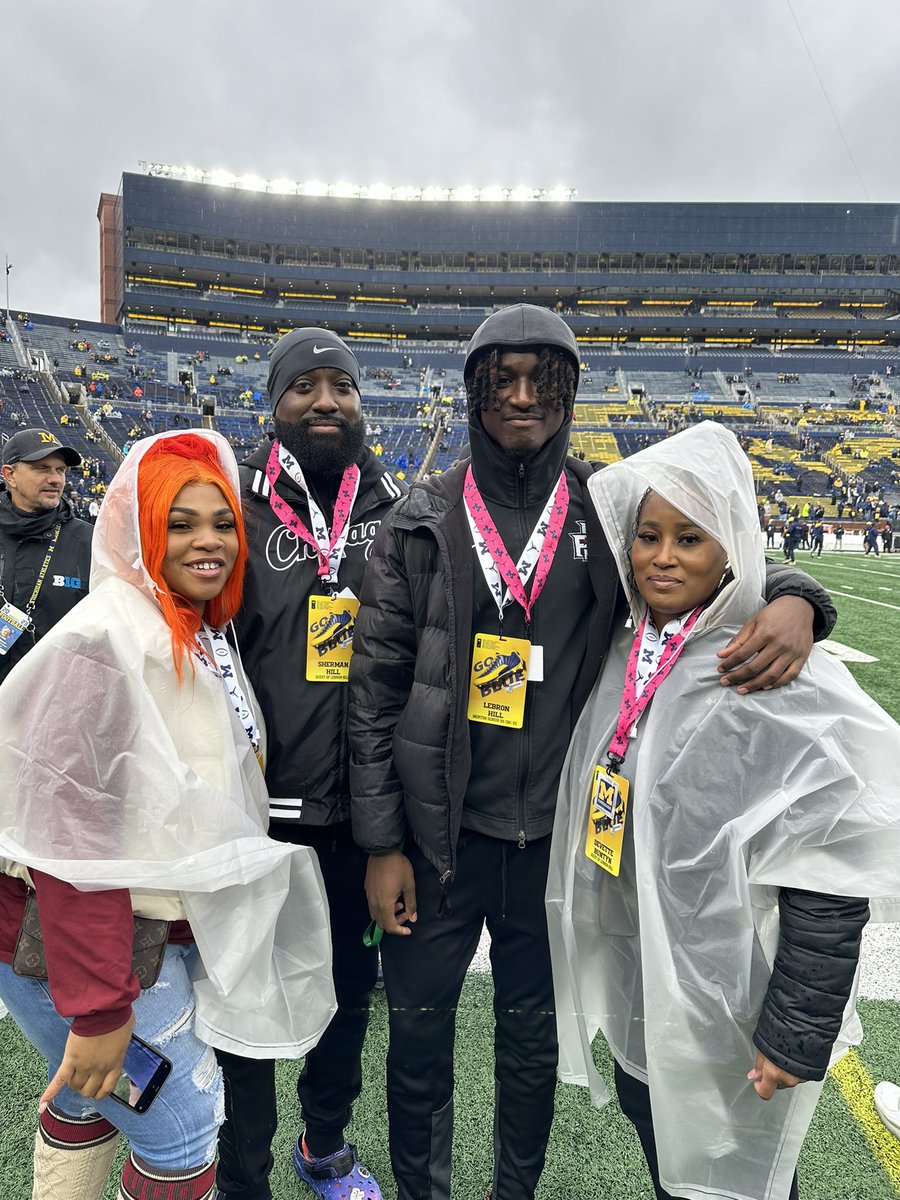 bronbron5_'s tweet photo. Had a great visit today at the Ann Arbor Stadium / The University of Michigan 📍atmosphere was great and can’t wait to come back in the nearby future !! 🌟 https://t.co/zBJb2BPdTG