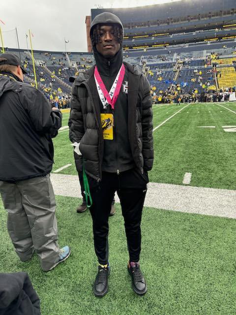 bronbron5_'s tweet photo. Had a great visit today at the Ann Arbor Stadium / The University of Michigan 📍atmosphere was great and can’t wait to come back in the nearby future !! 🌟 https://t.co/zBJb2BPdTG