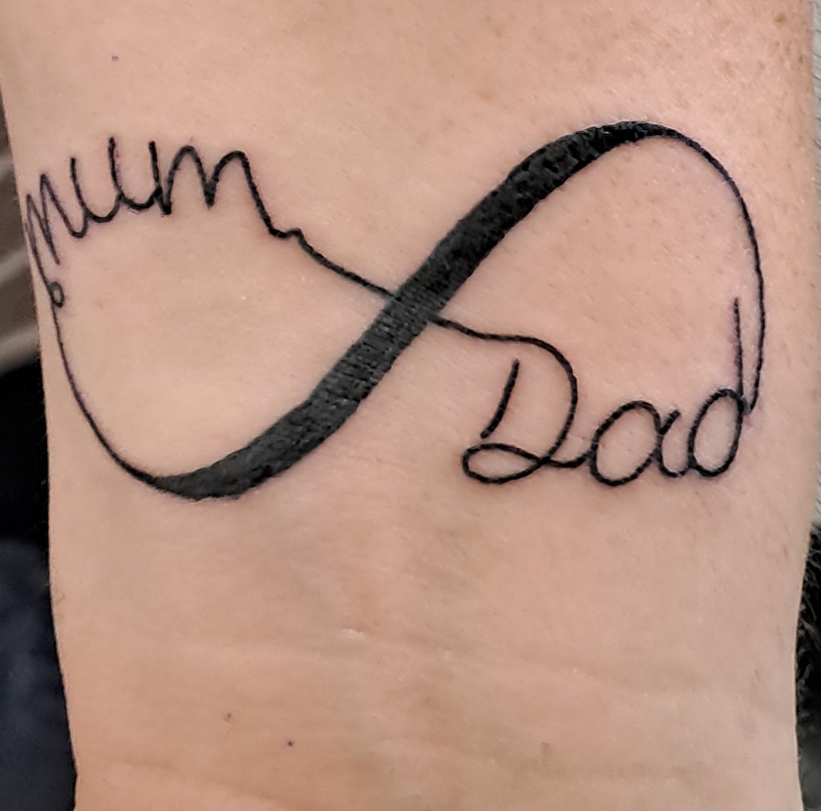 SARAHLOUISE1888's tweet photo. 1 of 2 new tattoos today https://t.co/9EpM8Gtcna