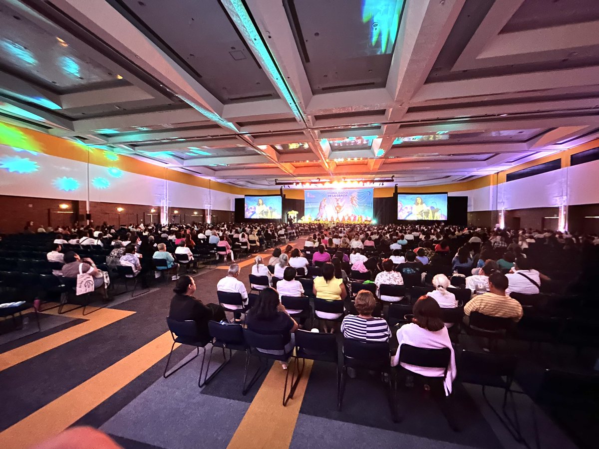 PMunozIturrieta's tweet photo. Por subir al escenario en Cancún ante 3,000 personas que vinieron al Centro de Convenciones. ¡Gracias a todos! https://t.co/t3bEuPjGH5