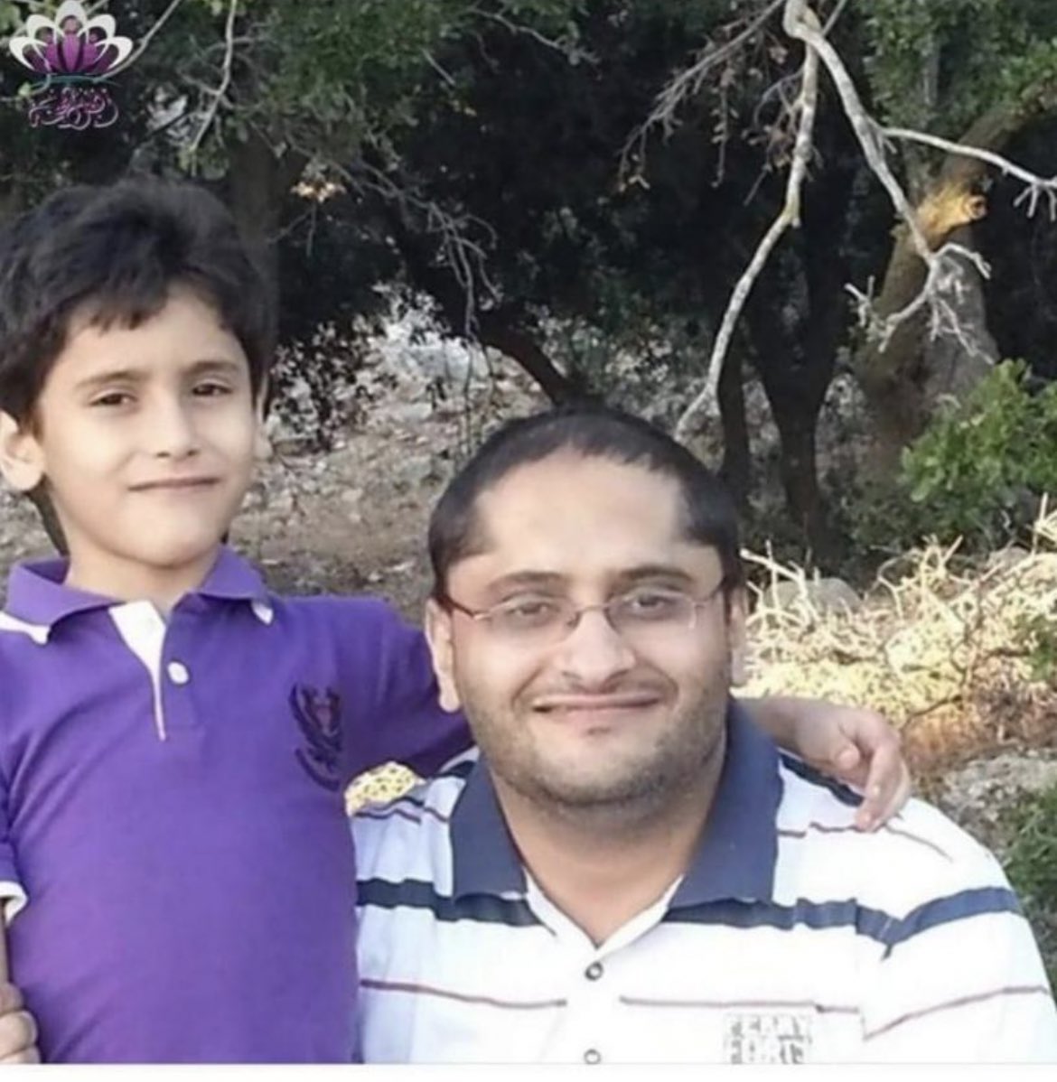 El doctor Mohammed Dabbour,  patólogo palestino especialista en cáncer de mama, ha muerto en Gaza por un ataque israelí que también ha matado a su hijo. 

Era muy apreciado por su comunidad y por el equipo médico escocés de ayuda a Gaza