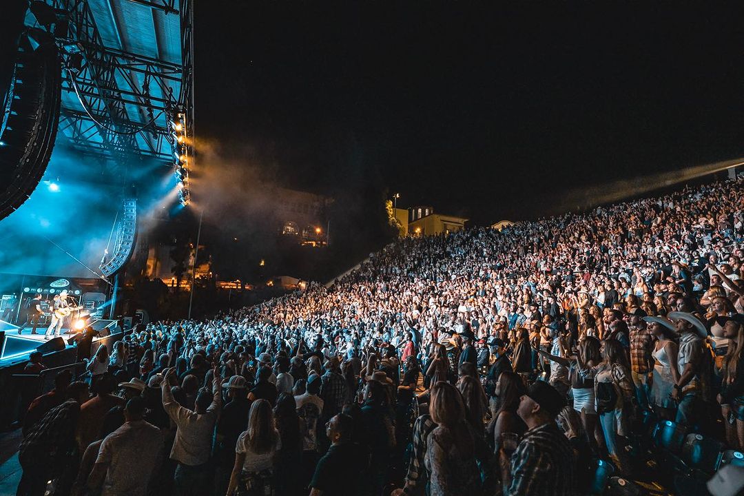 ParkerMcCollum's tweet photo. Sold Out in San Diego last night! Love me some So Cal country nights!