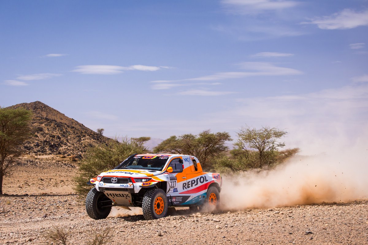 box_repsol's tweet photo. 🏁 Isidre Esteve sobrevive a una ardua primera etapa

👉 https://t.co/O3gjxVrR5s

#RallyeduMaroc
#RallyMarruecos
#EquipoRepsol
#RepsolTeam https://t.co/ImCxn034NV