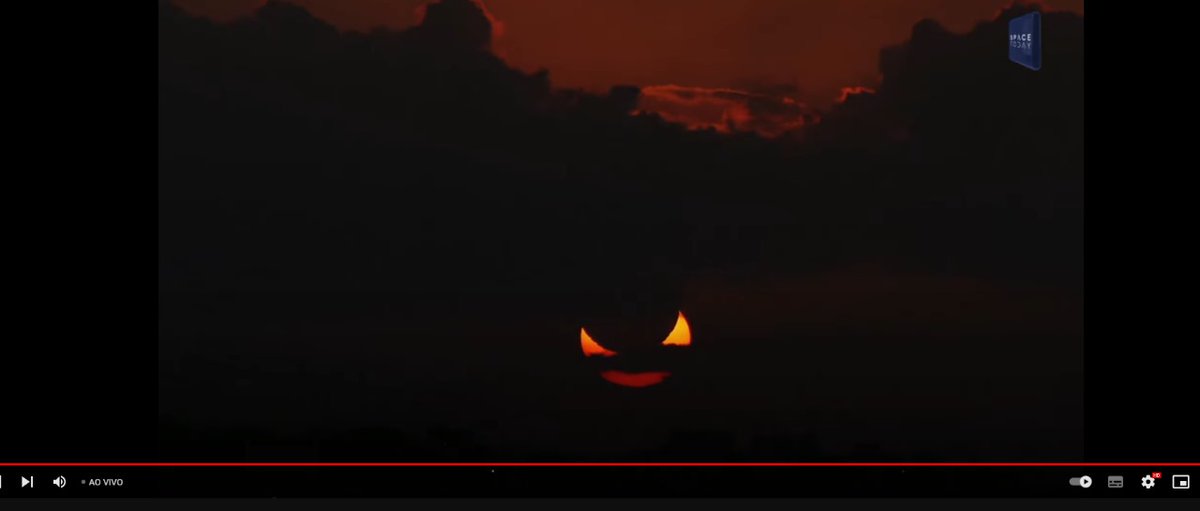 shinkiroTV's tweet photo. Acompanhei a live do serjão nesse eclipse anular e o por do sol ficou eclipsado parecendo uma cena de Soul Eater kkk, muito foda!!
#EclipseSol https://t.co/a76Vhovq5k