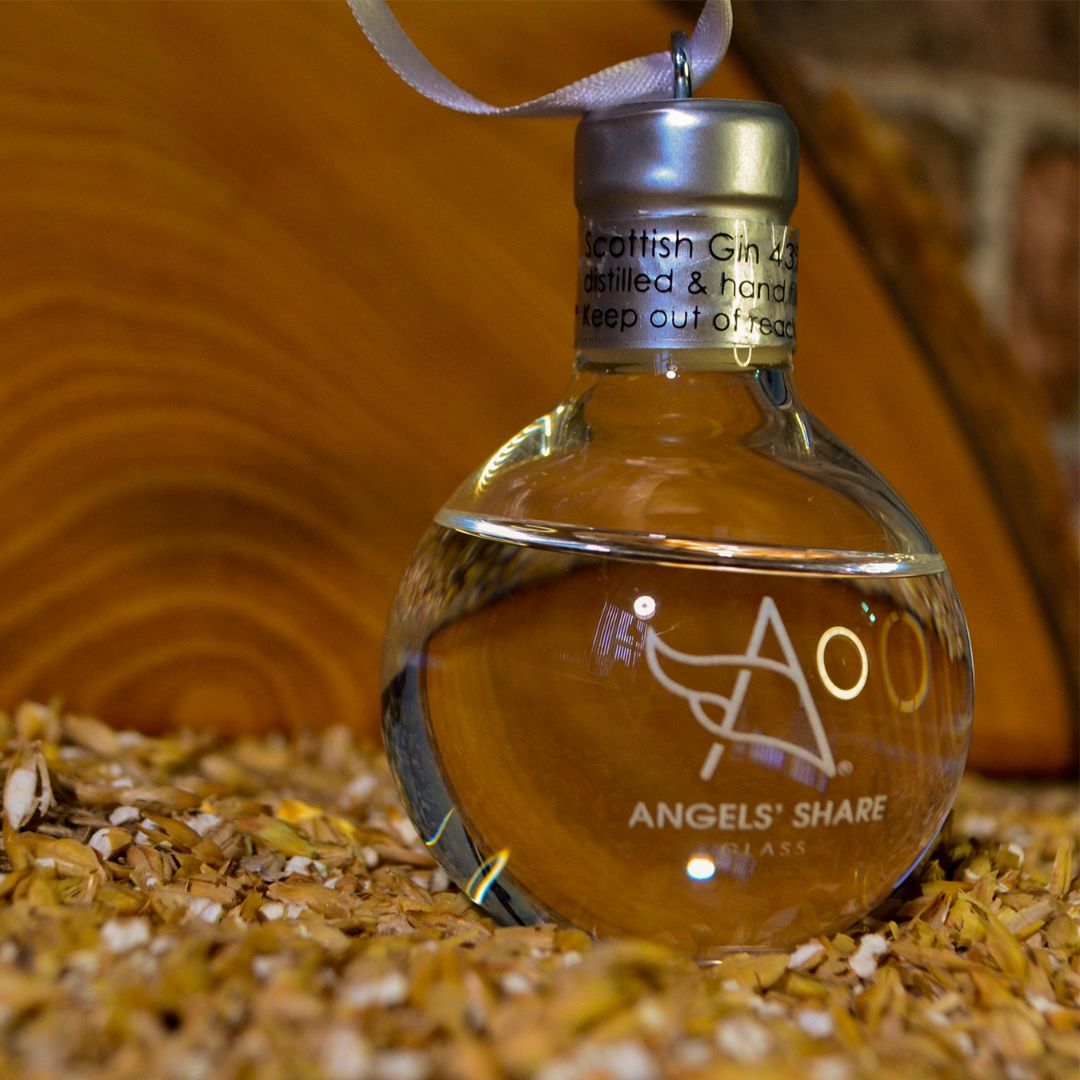 Our Gin Baubles are perfect for all and every occasion, especially for hanging on the tree or drinks cabinet. Have fun with your friends and gift them a measure!😍

Because you know... Christmas is coming and it's coming around fast we're already halfway through October😮✨