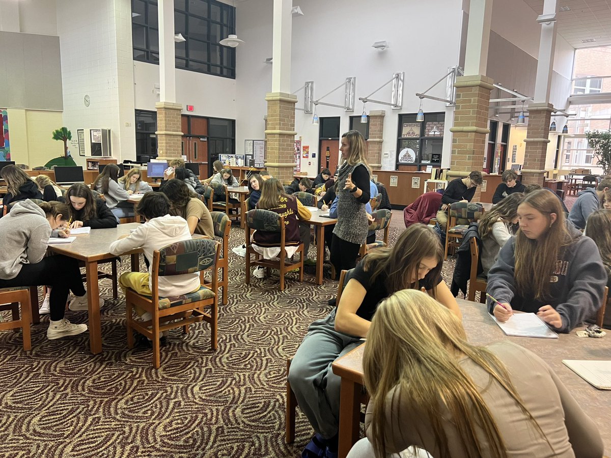 DexterSwimDive's tweet photo. Incredible learning experience about Mental Strength by our team today.  40 athletes got better today! Thank you Jacci Storey (@StoreyJacci) for taking the time to talk to our athletes!  @ms_hansenDHS @DexSwimDive @DreadStrong https://t.co/qnetgqpXG7
