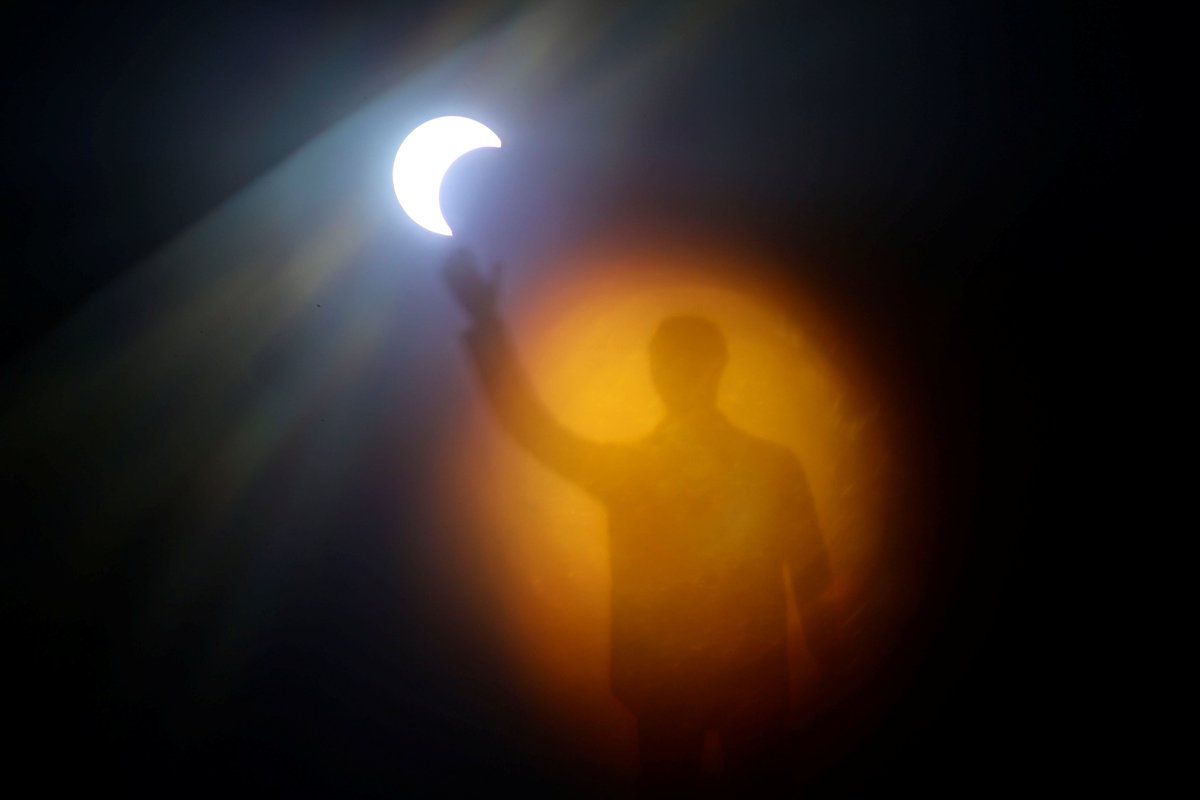 reuterspictures's tweet image. Stunning 'Ring of Fire' solar eclipse transfixes stargazers reut.rs/3Qh6jzB