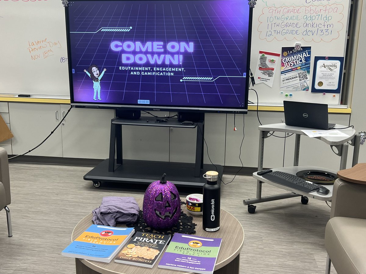 Prizes, laughs, engagement, and tons of fun at <a href="/SGVCUE/">San Gabriel Valley CUE</a>! My “Vanna White” aka <a href="/JackieeMoe/">Jackie Moe</a> did an incredible job “Calling Down” winners and handing out prizes! Thank you #SGVCUE for a great #innovationcelebration! 

#sgvcue23 #wearecue