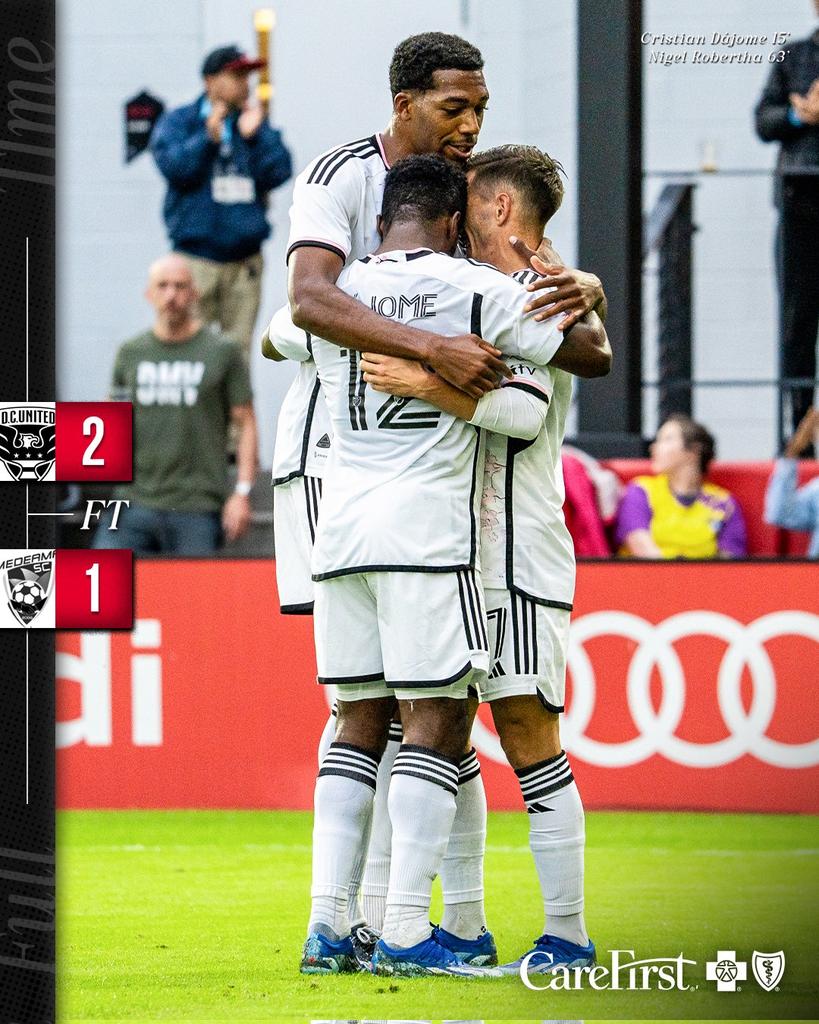 GhSpectator's tweet photo. 𝗙𝗨𝗟𝗟 𝗧𝗜𝗠𝗘

DC United 2-1 Medeama SC
⚽ 15" Cristian Dájome
⚽ 53" Nurudeen Abdulai
⚽ 62" Nigel Robertha

#DCUnited 
#VamosUnited
#MedeamaSC
#GhanaWeekDC 
#CapitalCityCup
#Spectatorsports https://t.co/Dg8uZB0SZ5