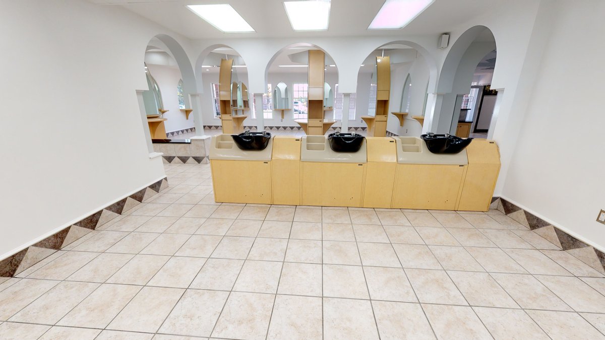 Don't miss this #retail #salon space with a stylish interior in #ViennaVA. This space features a #hairwashing station, stations for #hairstylists, two backrooms, & a #bathroom!
-
Call us at 703-204-2000 to learn more!
