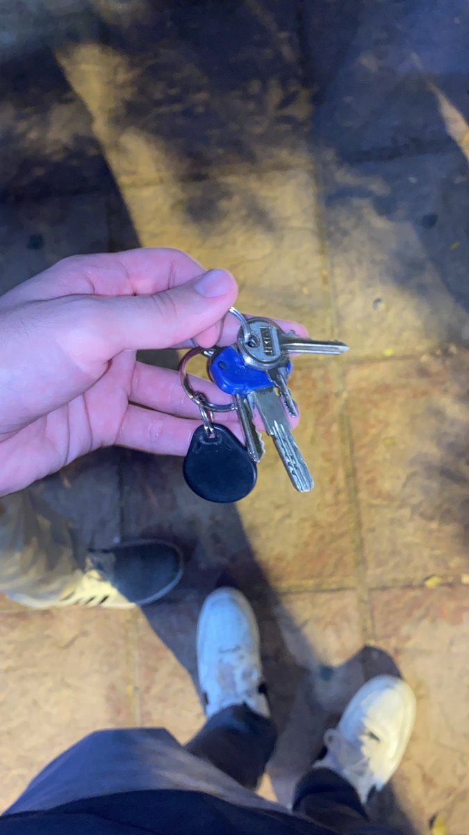 Me he encontrado unas llaves en los pogos centrales de hoy en cruzcafune sevilla